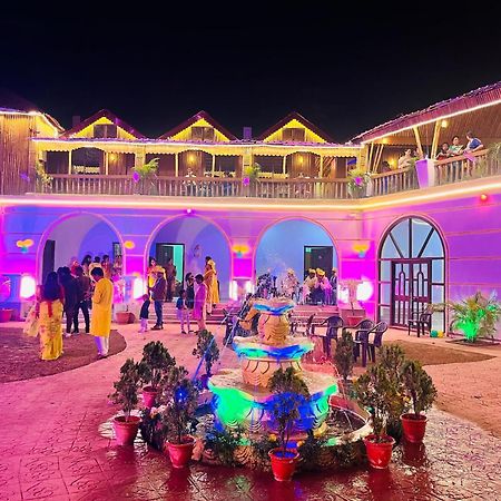 La Pahi Palace- Banquet And Resort Sakri East Exteriér fotografie