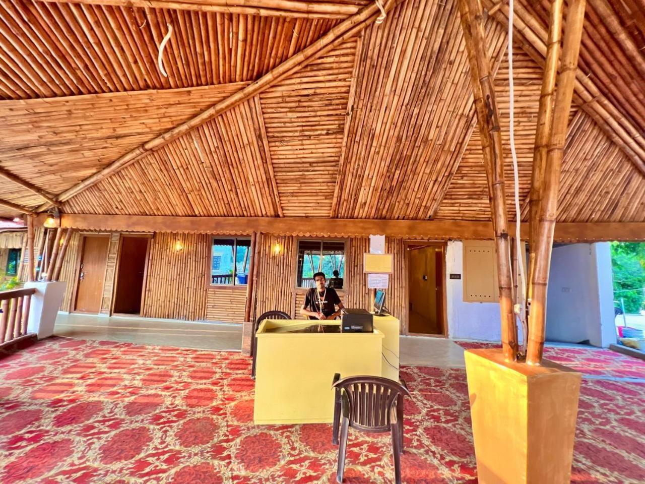 La Pahi Palace- Banquet And Resort Sakri East Exteriér fotografie
