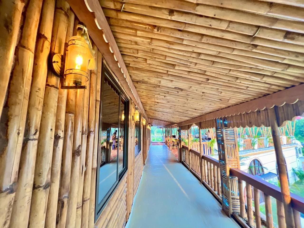 La Pahi Palace- Banquet And Resort Sakri East Exteriér fotografie