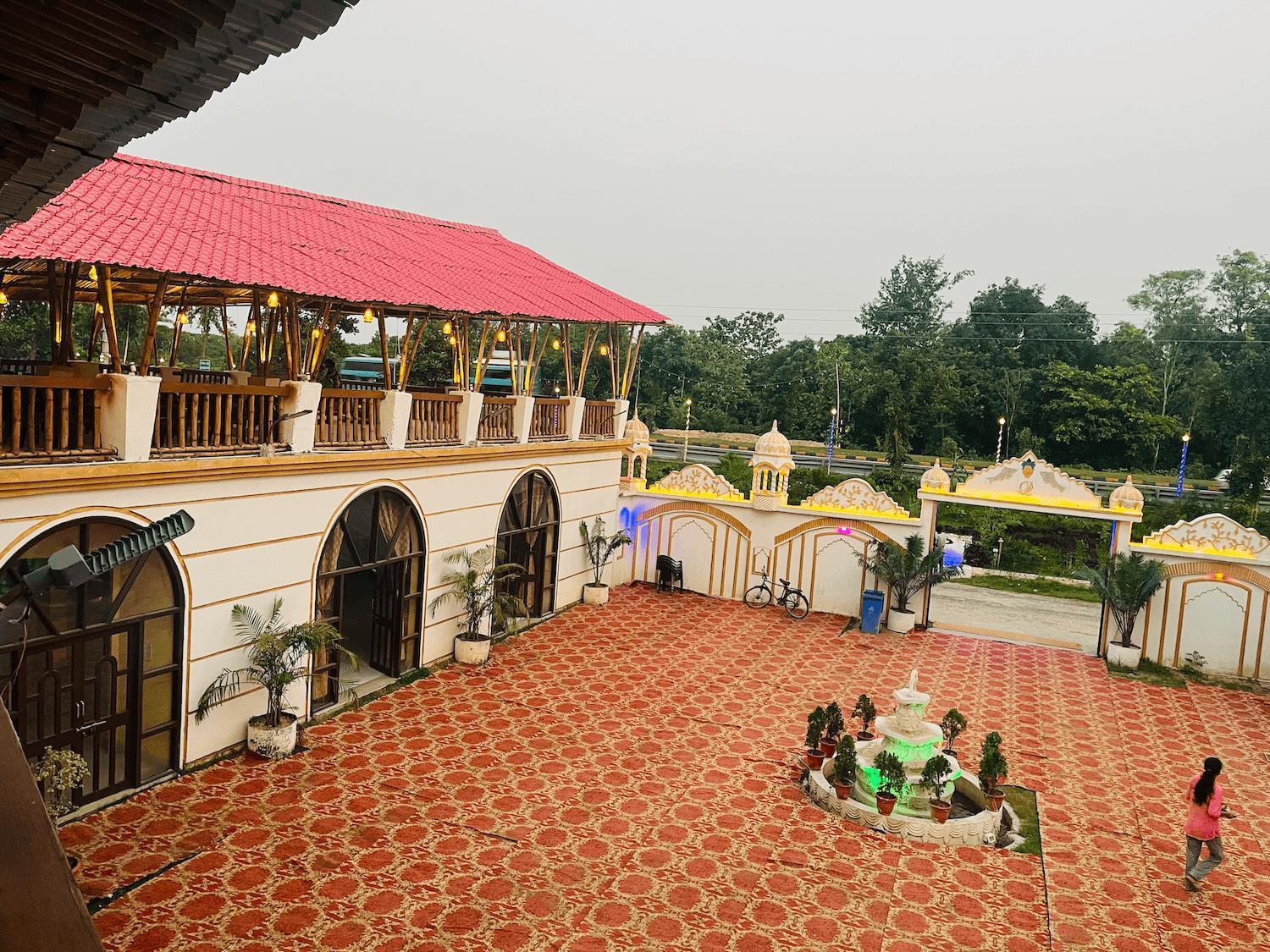 La Pahi Palace- Banquet And Resort Sakri East Exteriér fotografie